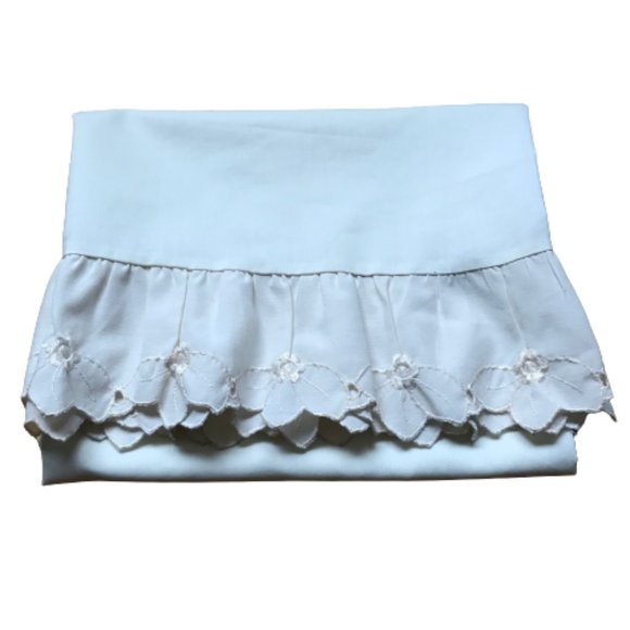 Vintage Beige Floral Embroidery Ruffles Pillowcase - Picture 2 of 7